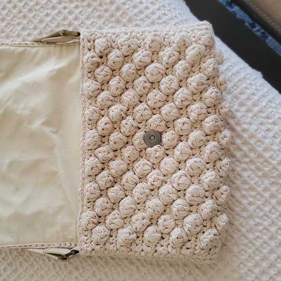 Textured Handbag - Picture 7 of 8